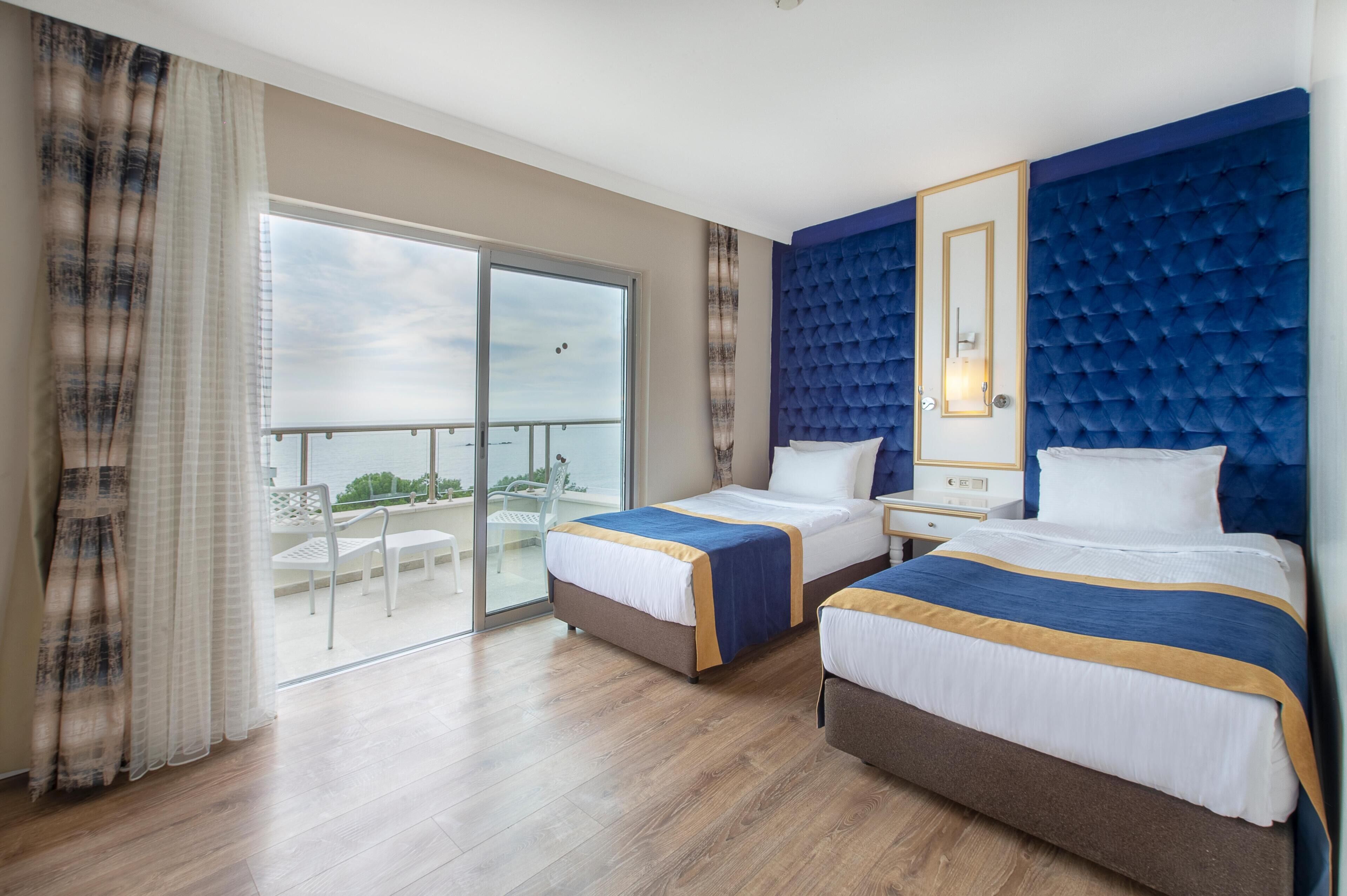 Free minibar, in-room safe, bed sheets