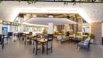 5 bars/lounges, poolside bar