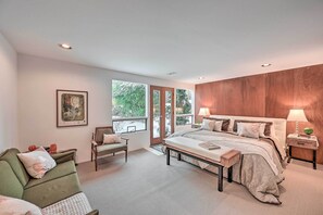 1 bedroom, laptop workspace, iron/ironing board, Internet - Edmonds Apartment with Private Wine Cellar! (Edmonds)