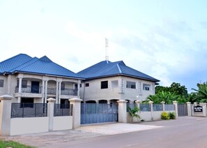 Exterior - Classy Hotel in Quite environment (Somanya)