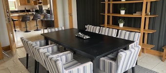 Very spacious, comfortable house sleeps 10 Tullow South East Ireland