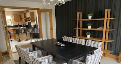 Very spacious, comfortable house sleeps 10 Tullow South East Ireland