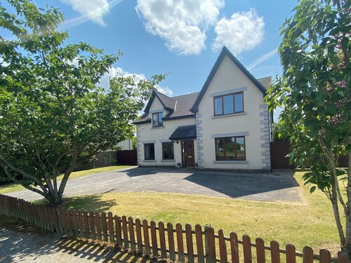 Very spacious, comfortable house sleeps 10 Tullow South East Ireland