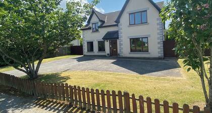 Very spacious, comfortable house sleeps 10 Tullow South East Ireland