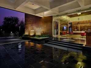 Porch - Essentia Luxury Hotel Indore (Indore)