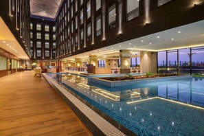 Breakfast, lunch and dinner served - Essentia Luxury Hotel Indore (Indore)