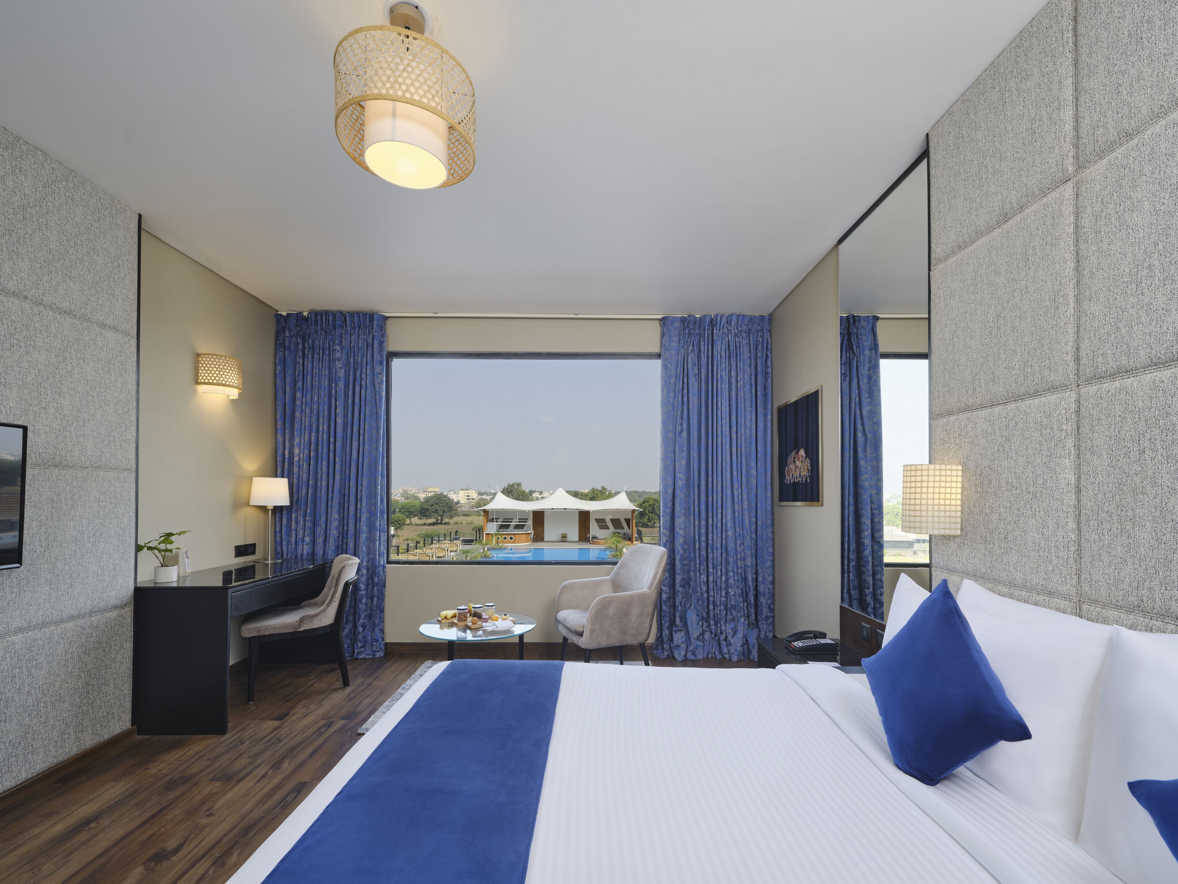 豪華客房, 1 張特大雙人床, 泳池景 (Premium King) | 房內夾萬、獨特裝修、手提電腦工作空間、隔音