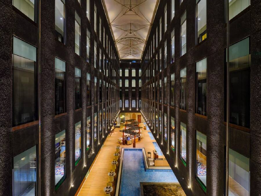 Deluxe-huone, 1 suuri parisänky, näköala uima-altaalle (Premium King) | Näkymä sisäpihalle