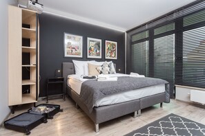 Iron/ironing board, free WiFi, bed sheets