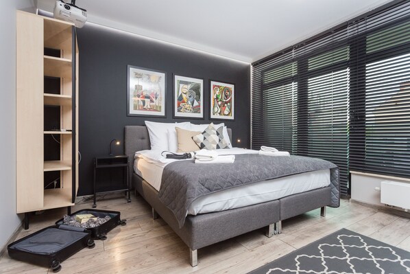 Iron/ironing board, free WiFi, bed sheets