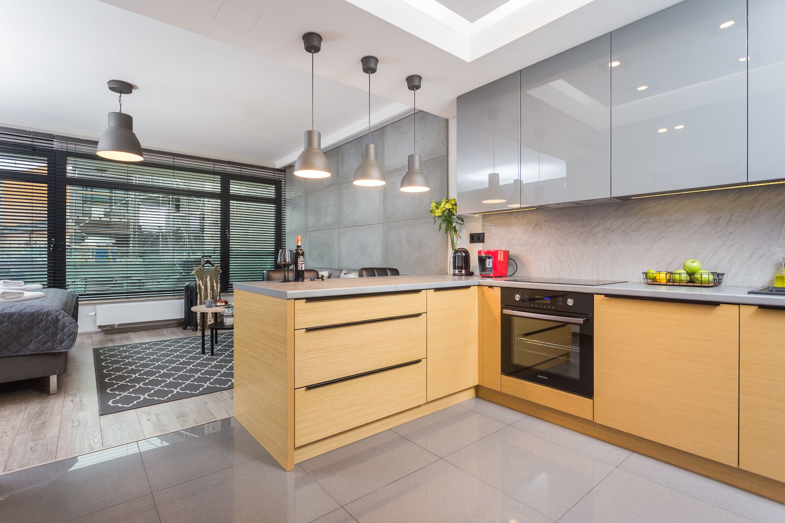 Kjøleskap, ovn, kokeplater og oppvaskmaskin