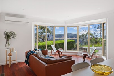 outstanding escarpment and valley views, close to lookouts and bushwalks