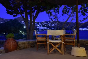 Breakfast and lunch served - Petra Holiday Village (Ios)
