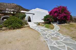 Vista frontal de la propiedad