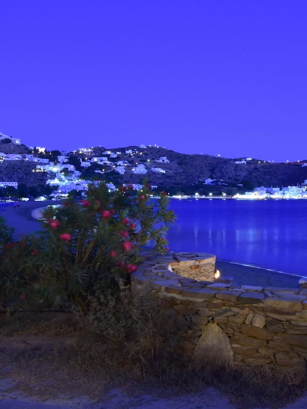 Breakfast and lunch served, beach views