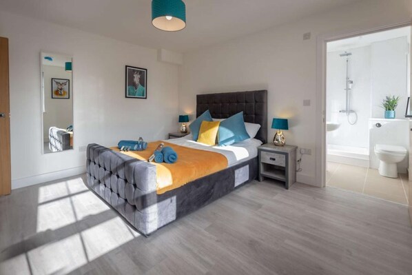 3 bedrooms, iron/ironing board, travel crib, free WiFi