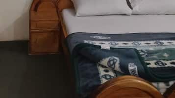 Standard Triple Room | Iron/ironing board, free WiFi