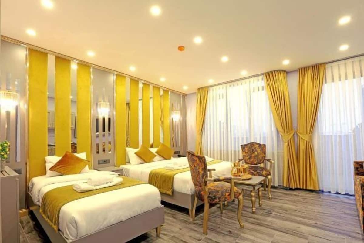 1 bedroom, Egyptian cotton sheets, premium bedding, down comforters