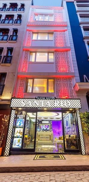 Façana frontal de l'allotjament