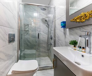 Egyptian cotton sheets, premium bedding, down comforters - Santa Rio Taksim  (Istanbul)