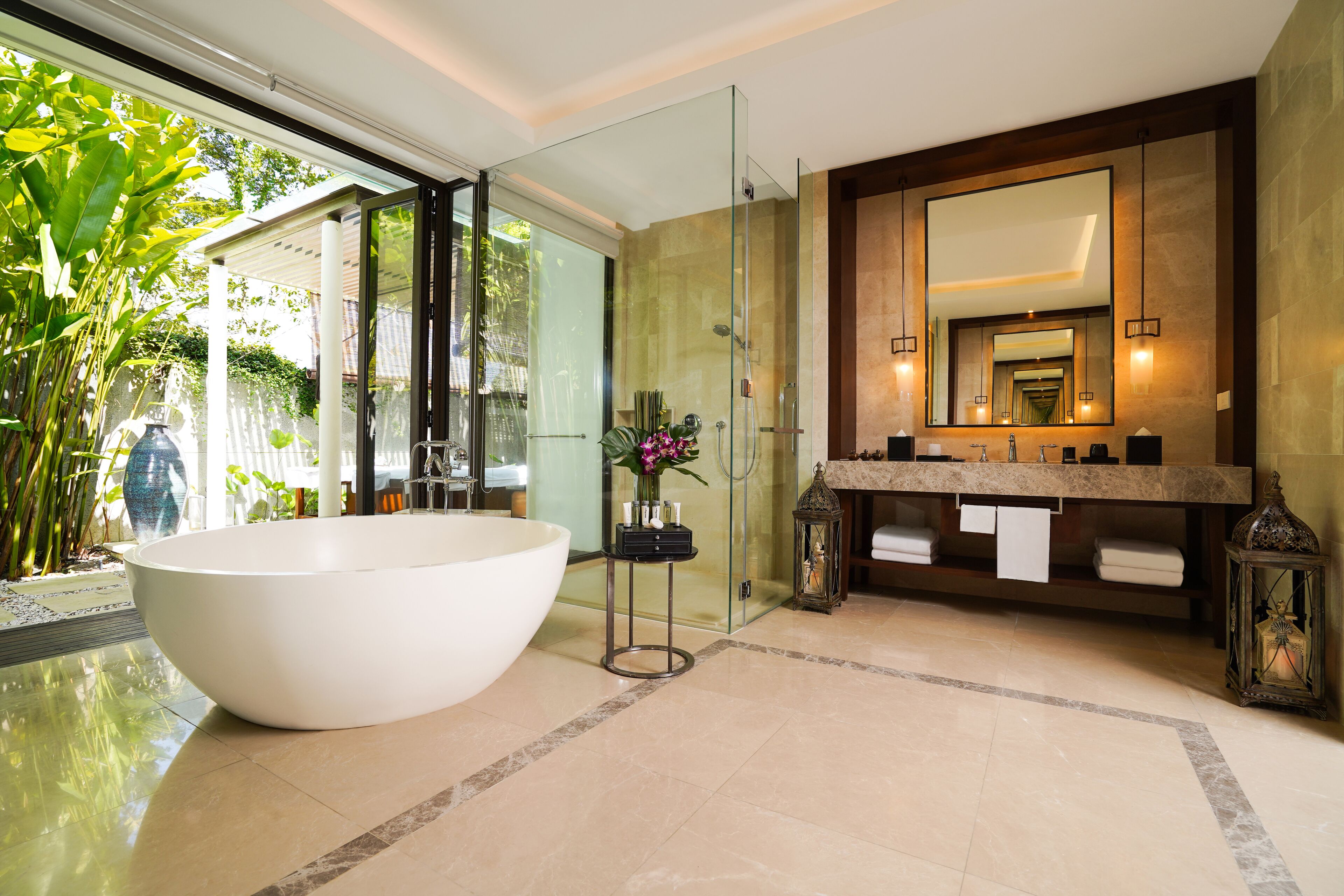 Separate bathtub and shower, rainfall showerhead, free toiletries
