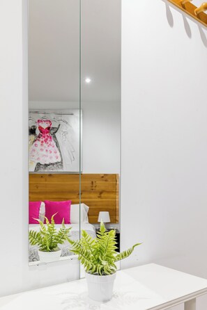 Double Room, Shared Bathroom | Free WiFi, bed sheets - LooP América - Adults Only (Madrid)