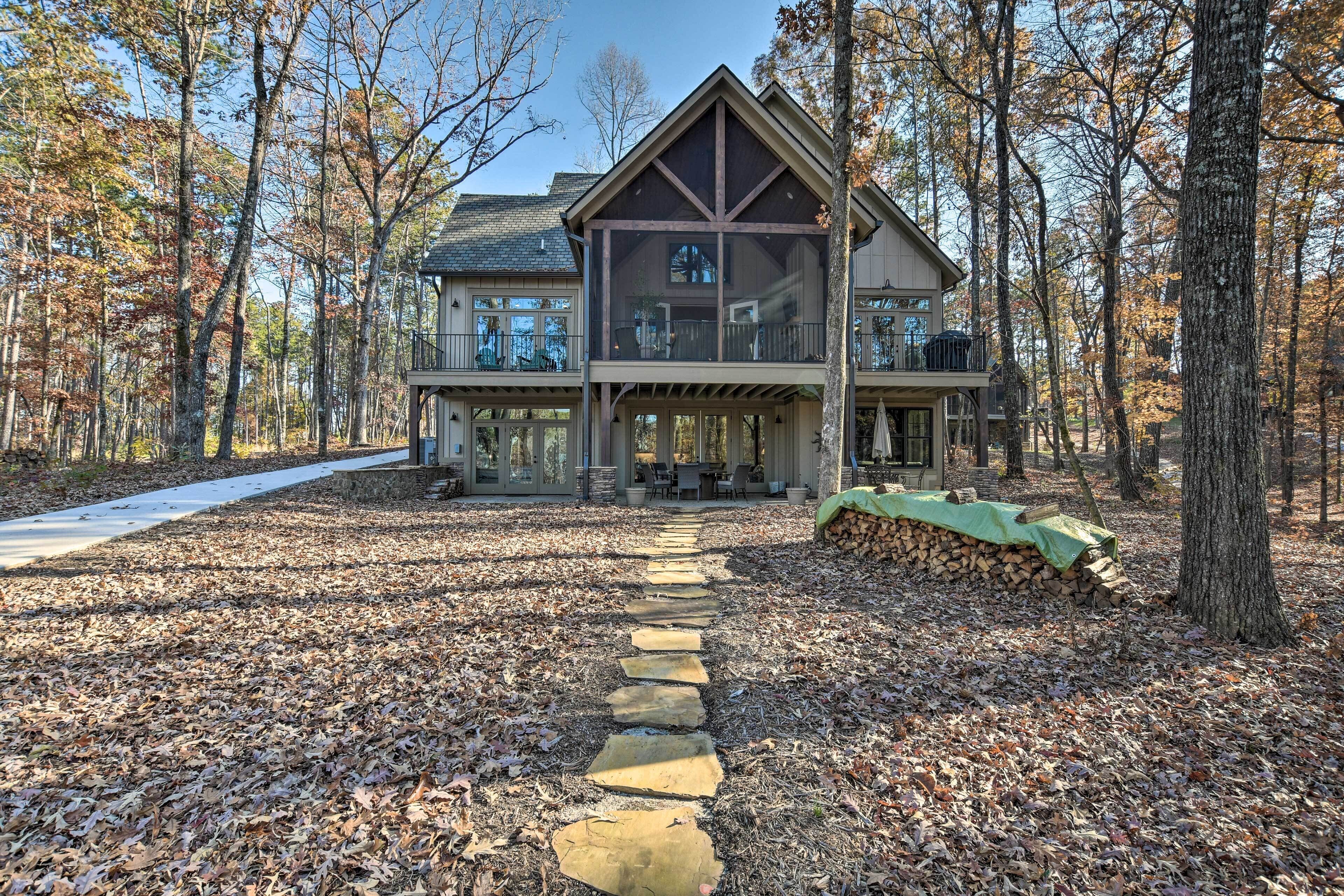 Lake Keowee Cottage w/ Deck & Private Dock!