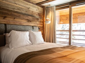 5 室のベッドルーム、WiFi (無料)、ベッドシーツ