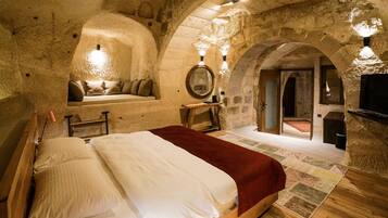 King Suite | Frigobar, cofres nos quartos, quartos à prova de som