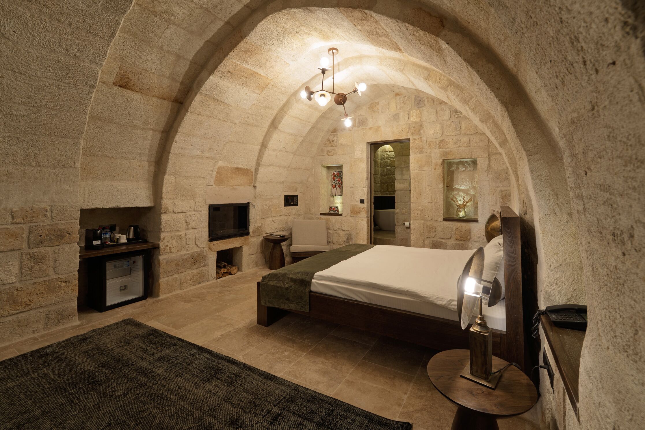 king suit with bathtub | minibar, in-room safe, soundproofing, iron/ironing board