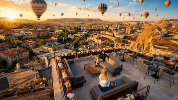King Suit with Balloon View | Terrace/patio