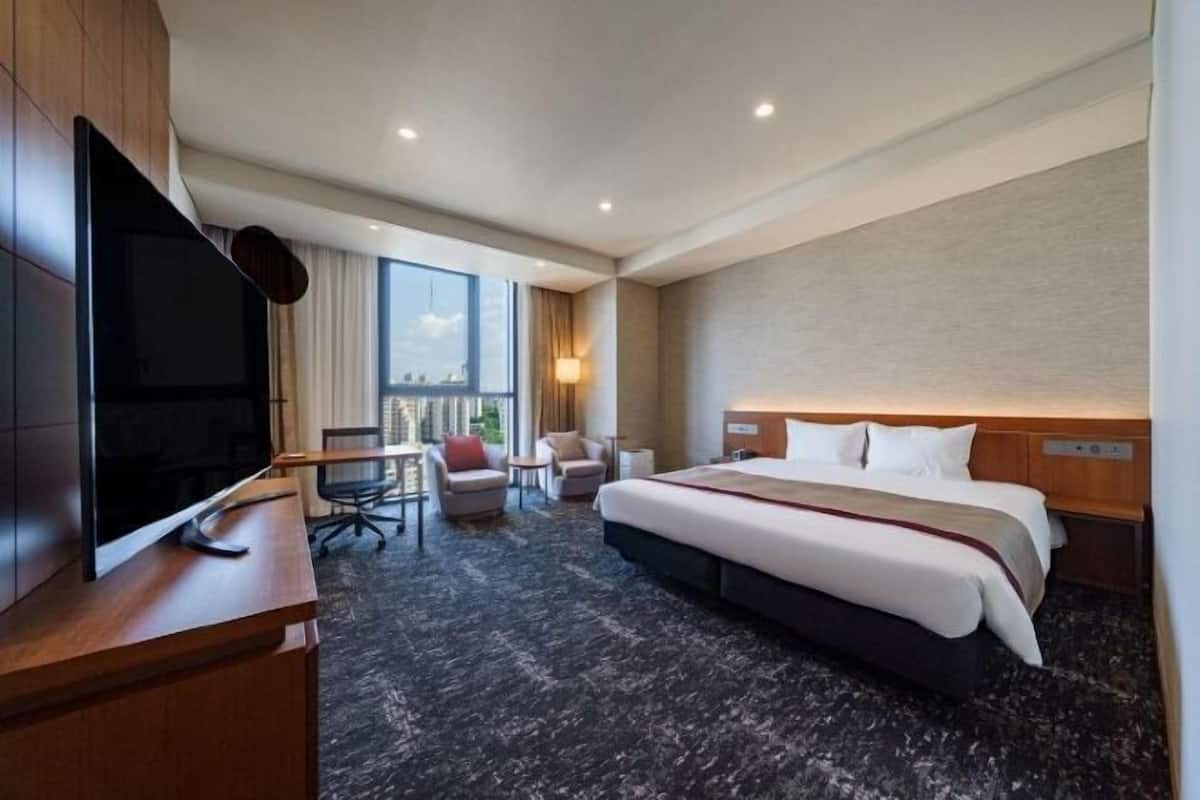 1 bedroom, in-room safe, desk, laptop workspace