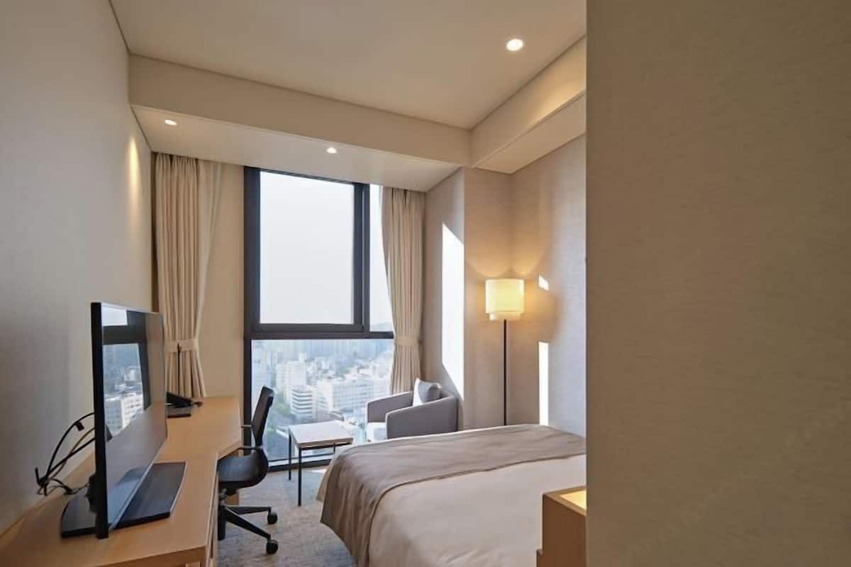 1 bedroom, in-room safe, desk, laptop workspace