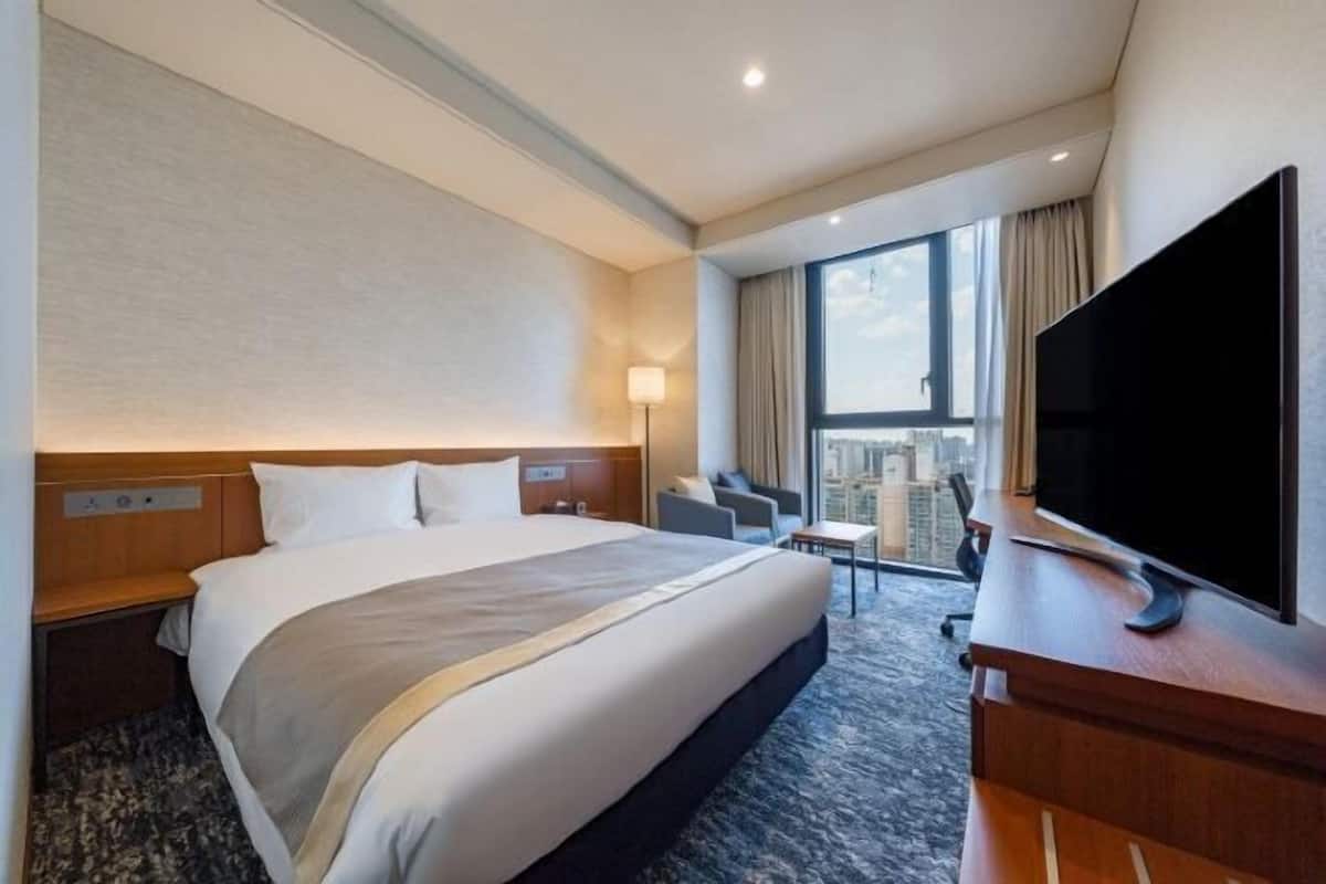 1 bedroom, in-room safe, desk, laptop workspace
