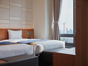 In-room safe, desk, laptop workspace, blackout drapes - Roynet Hotel Seoul Mapo (Seoul)