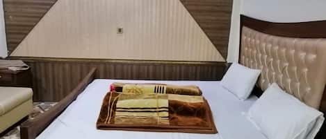 Deluxe Double Room | Iron/ironing board, free WiFi