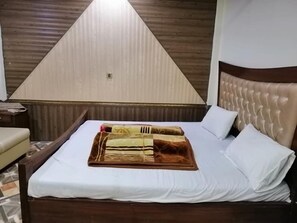 Deluxe Double Room | Iron/ironing board, free WiFi - Madina Tower Hotel & Restaurant (Swat)