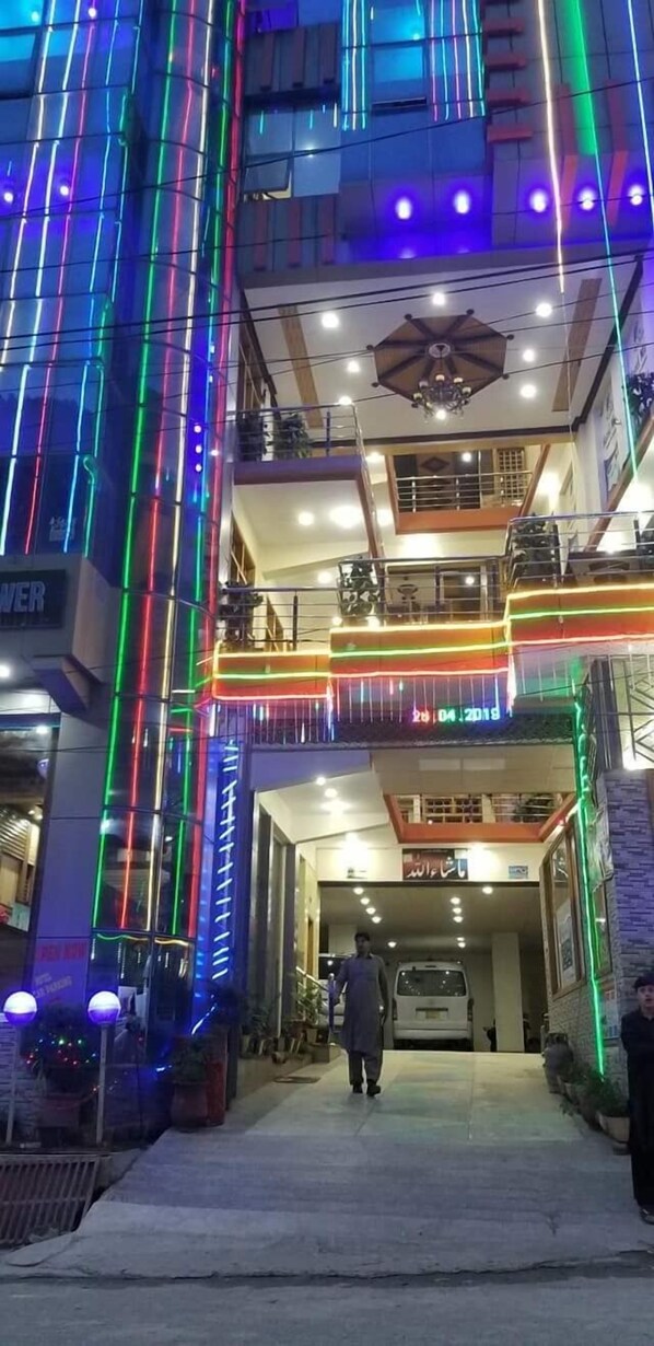 Front of property - Madina Tower Hotel & Restaurant (Swat)