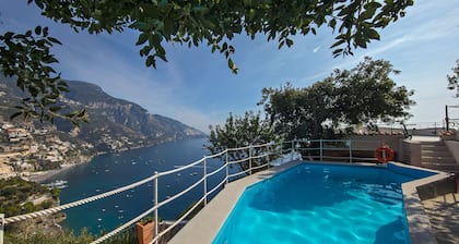 Wonderful Villa Maria Rosaria with sea view