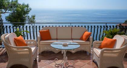 Wonderful Villa Maria Rosaria with sea view