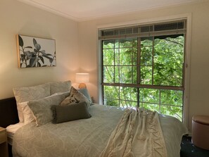 3 bedrooms, iron/ironing board, Internet