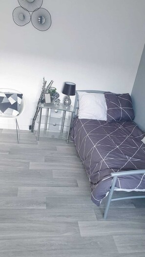 1 bedroom, iron/ironing board, WiFi, bed sheets - Paris(12mn), Orly(10mn), Superb spacious room (Juvisy-sur-Orge)