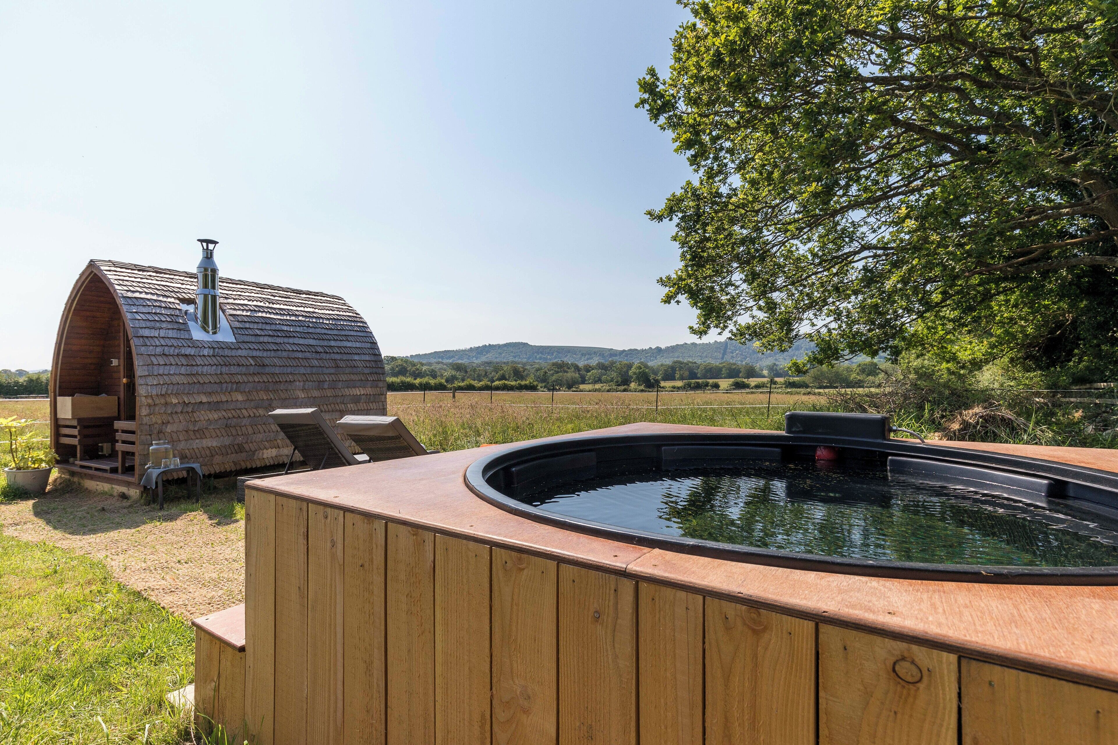 Outdoor spa tub