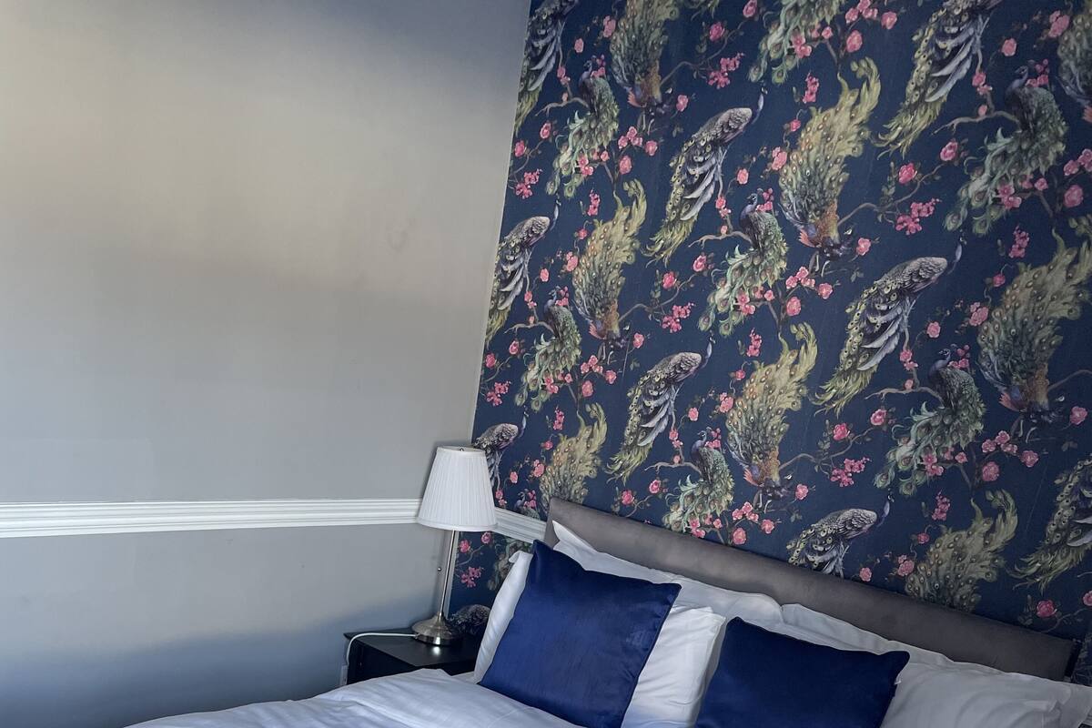 Habitación Deluxe doble | Tabla de planchar con plancha, wifi gratis, ropa de cama