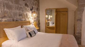 Habitación de lujo | Sábanas italianas Frette, ropa de cama de alta calidad y minibar