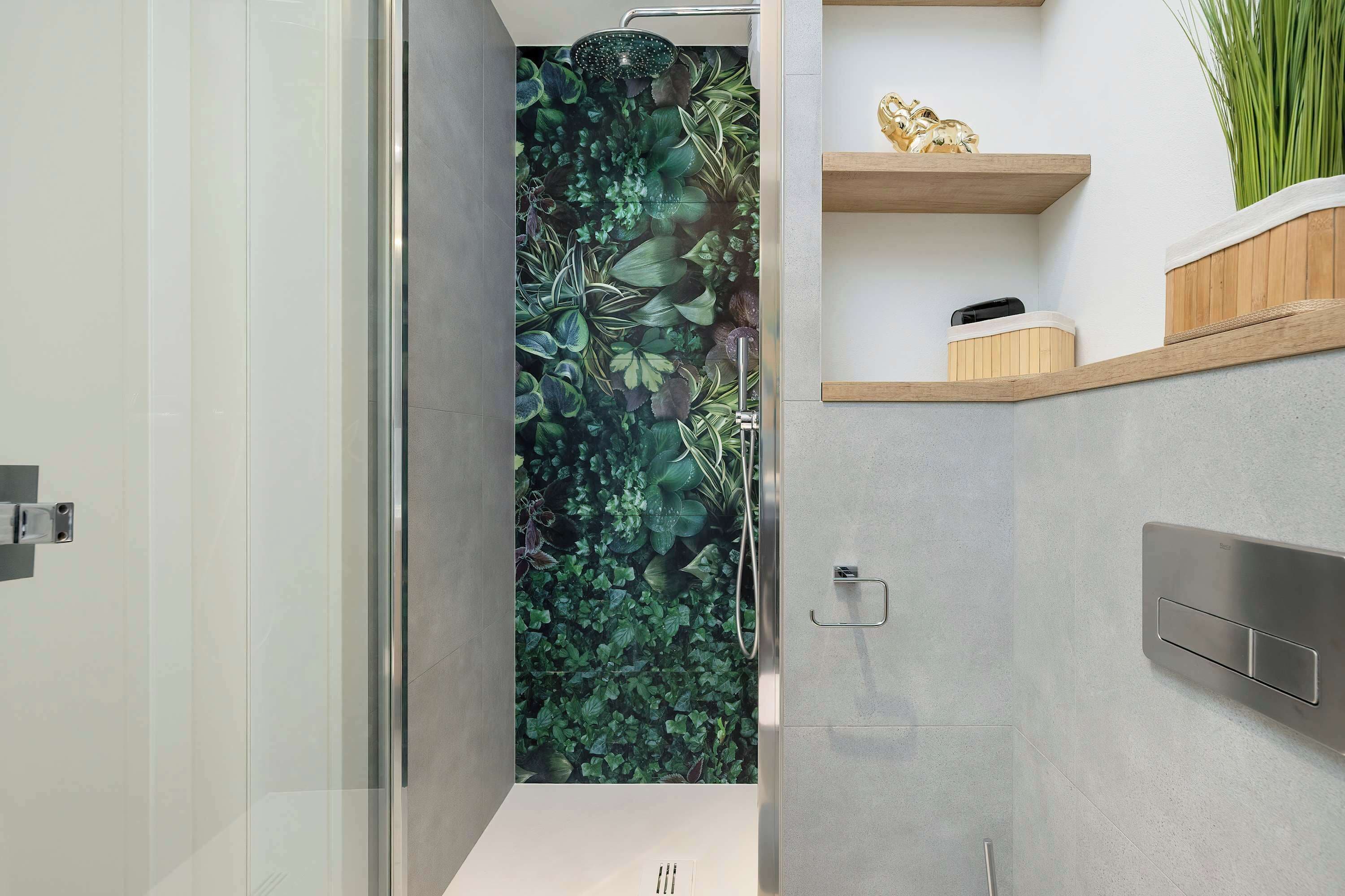 Shower, hair dryer, towels, shampoo