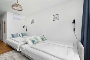 Iron/ironing board, WiFi, bed sheets