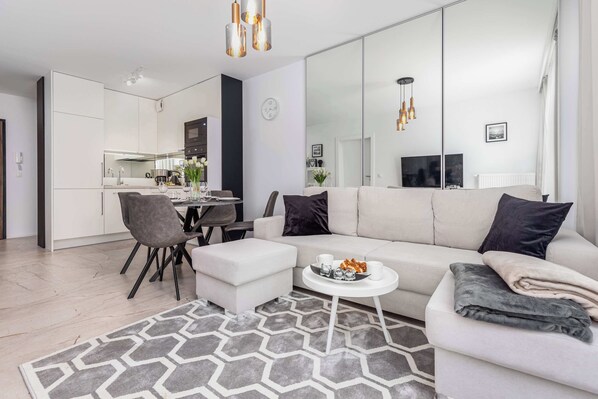 TV - Na Wydmach B26 Międzywodzie | Elegant Apartment with Balcony (Miedzywodzie)