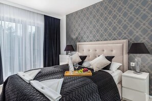 1 bedroom, iron/ironing board, WiFi, bed sheets - Modern Apartment with Balcony | 250 m to the Beach (Międzywodzie)