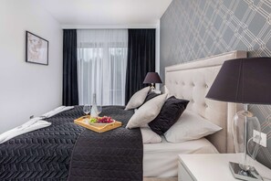 1 bedroom, iron/ironing board, WiFi, bed sheets - Modern Apartment with Balcony | 250 m to the Beach (Międzywodzie)